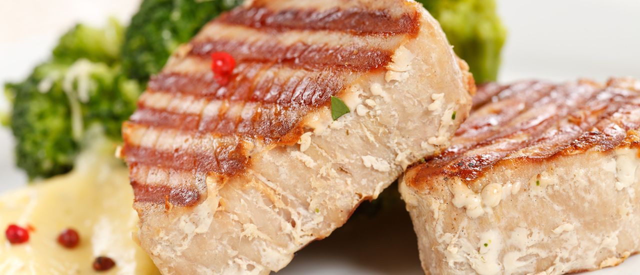 Pan-seared tuna with lime pepper crust